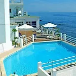 Hotell Ariana 3*