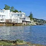 阿里亚纳酒店 3*