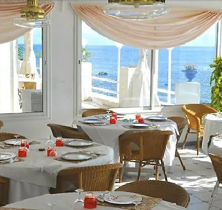 Hotel Ariana 3*