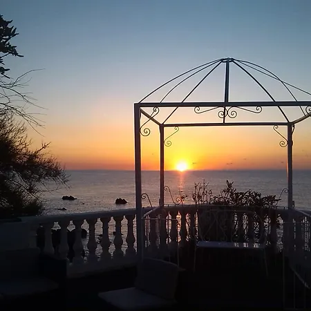 Ariana Marine du Miomo