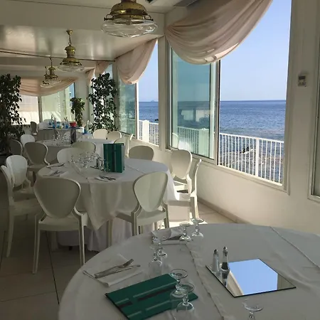 Ariana Hotel 3*