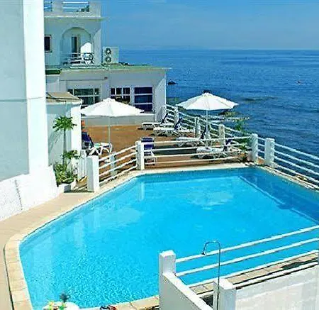 Hotel Ariana 3*