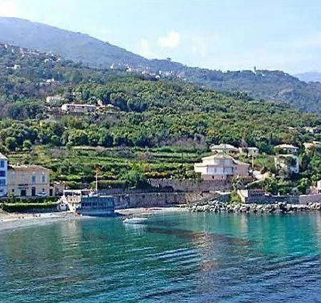 Hotel Ariana 3*