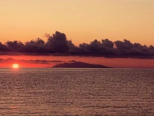 Ariana Marine du Miomo